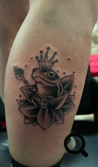 Frosch mit Krone Tattoo